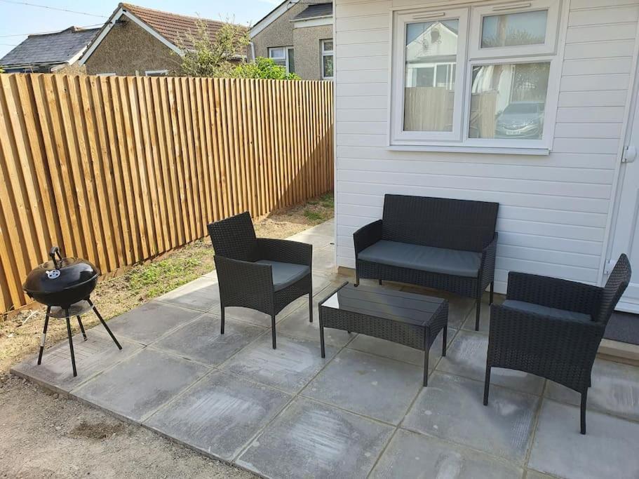 The Tiny Sea Gem Apartment Jaywick Sands Exterior photo