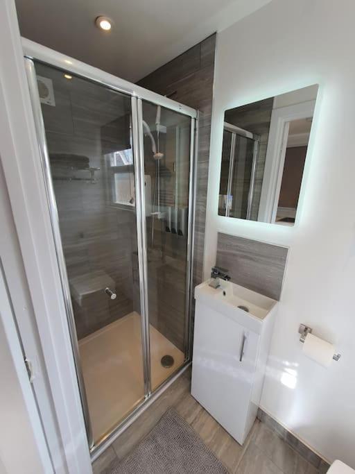 The Tiny Sea Gem Apartment Jaywick Sands Exterior photo