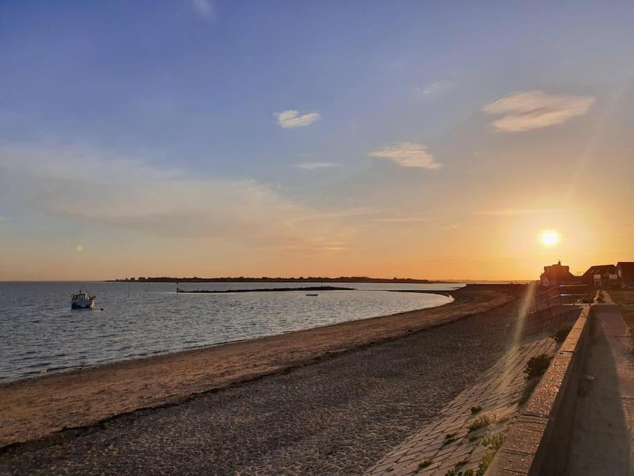 The Tiny Sea Gem Apartment Jaywick Sands Exterior photo
